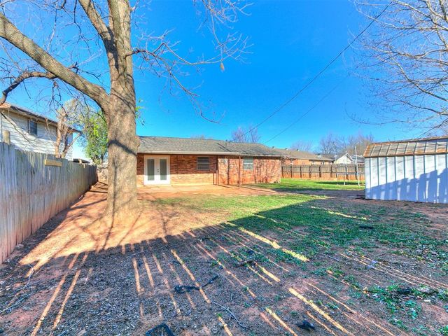 124 Oakside Drive, Moore, OK 73160