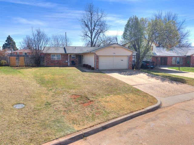 124 Oakside Drive, Moore, OK 73160