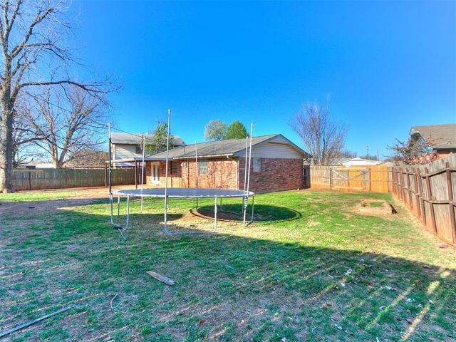 124 Oakside Drive, Moore, OK 73160