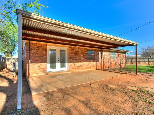 124 Oakside Drive, Moore, OK 73160