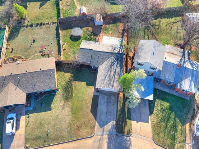 124 Oakside Drive, Moore, OK 73160