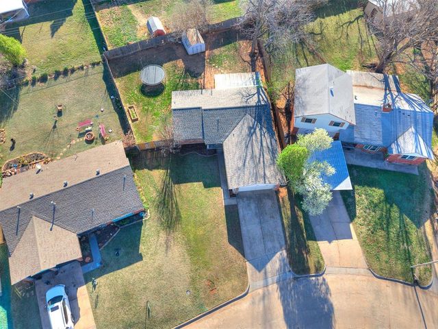 124 Oakside Drive, Moore, OK 73160