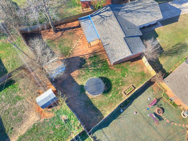 124 Oakside Drive, Moore, OK 73160