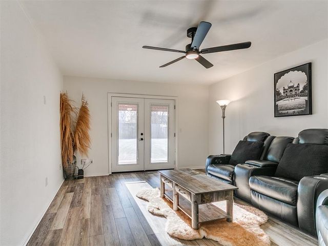 124 Oakside Drive, Moore, OK 73160