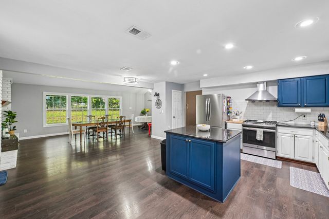 500 Spinner Road, Desoto, TX 75115
