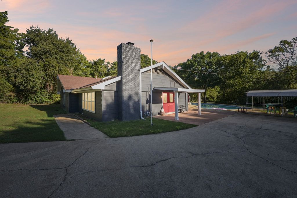 500 Spinner Road, Desoto, TX 75115