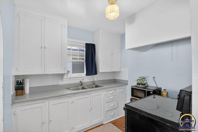 1259 SW High AVE, Topeka, KS 66604