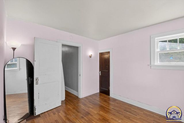 1259 SW High AVE, Topeka, KS 66604