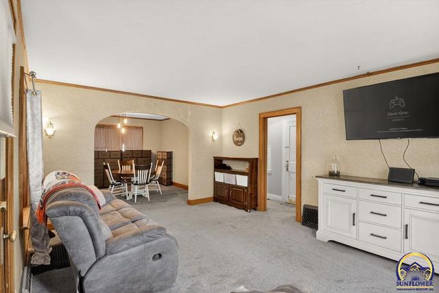 1259 SW High AVE, Topeka, KS 66604