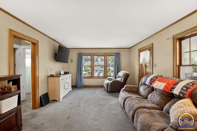 1259 SW High AVE, Topeka, KS 66604