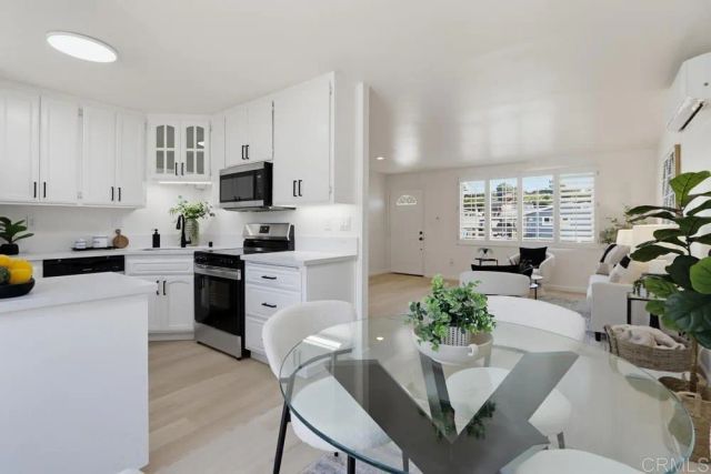 6954 Ballinger, San Diego, CA 92119