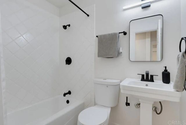 6954 Ballinger, San Diego, CA 92119
