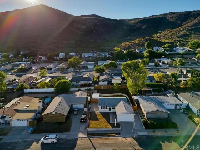 6954 Ballinger, San Diego, CA 92119