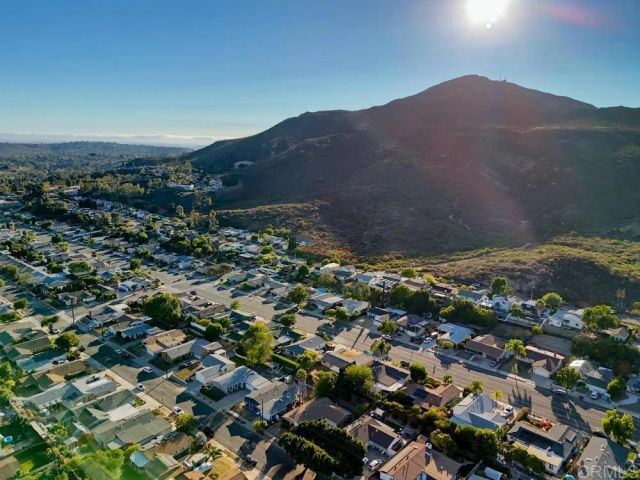 6954 Ballinger, San Diego, CA 92119
