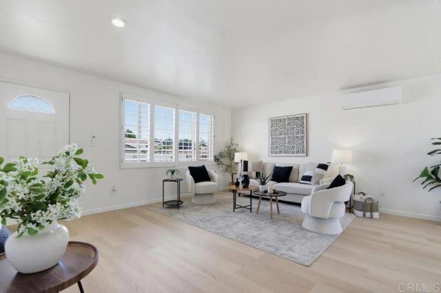 6954 Ballinger, San Diego, CA 92119