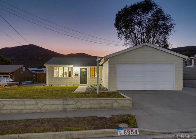 6954 Ballinger, San Diego, CA 92119