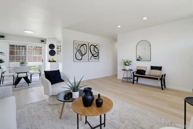6954 Ballinger, San Diego, CA 92119