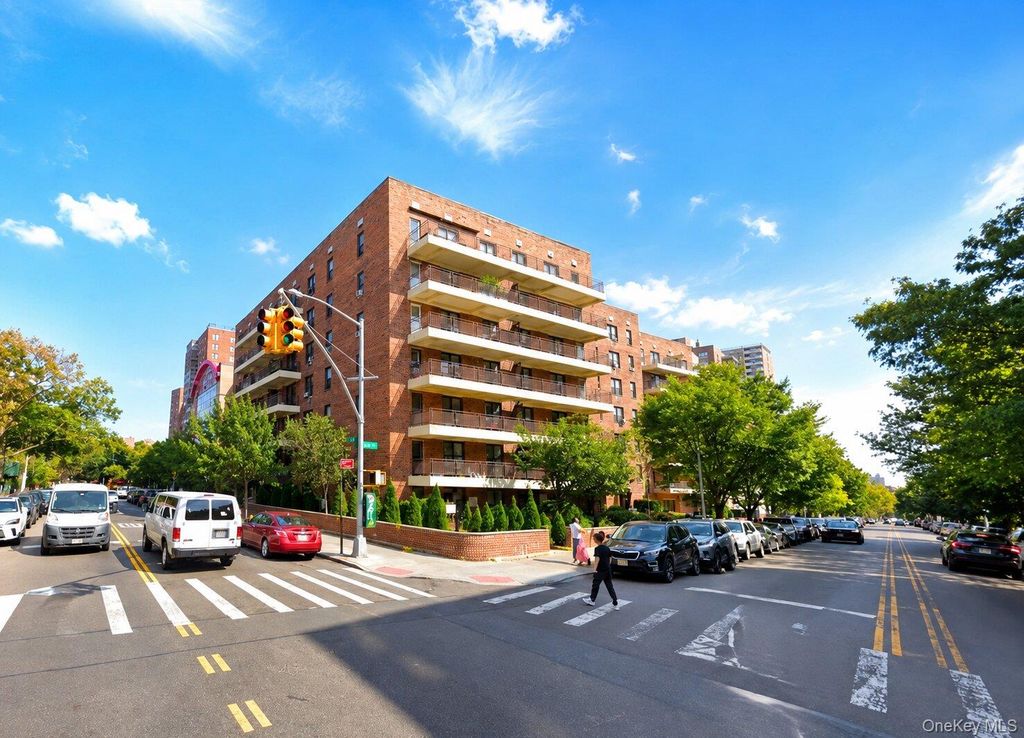13710 Franklin Avenue 311, Flushing, NY 11355 — exterior