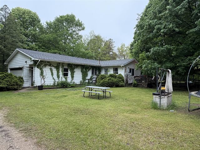 6242 Hawley Highway, Belding, MI 48809