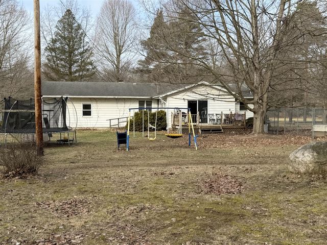 6242 Hawley Highway, Belding, MI 48809