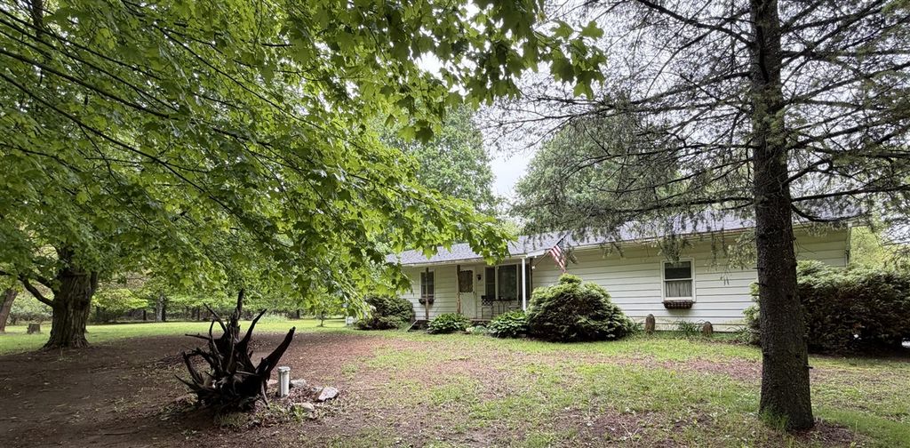 6242 Hawley Highway, Belding, MI 48809