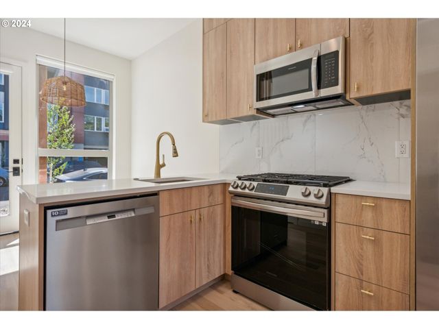 805 N Failing St, Portland, OR 97227