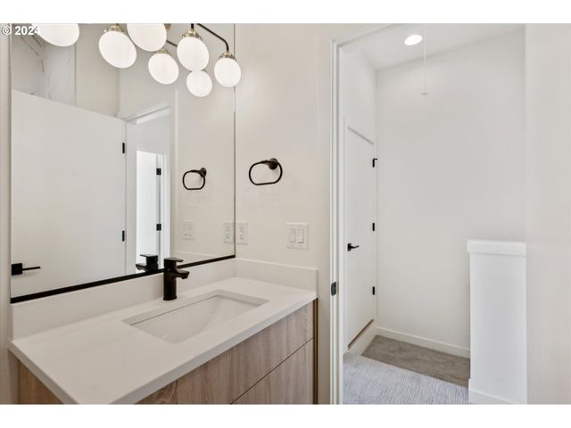 805 N Failing St, Portland, OR 97227