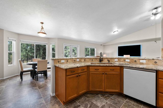 5818 S Abbott Rd, Spokane, WA 99224