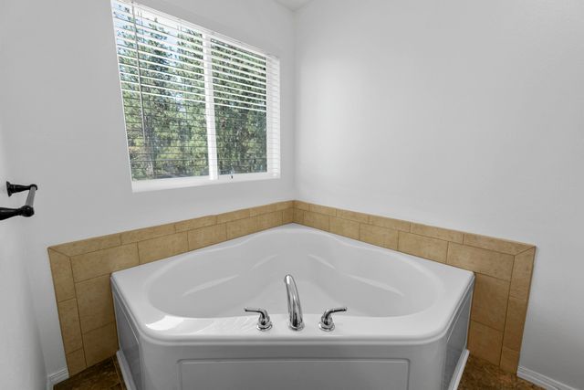 5818 S Abbott Rd, Spokane, WA 99224