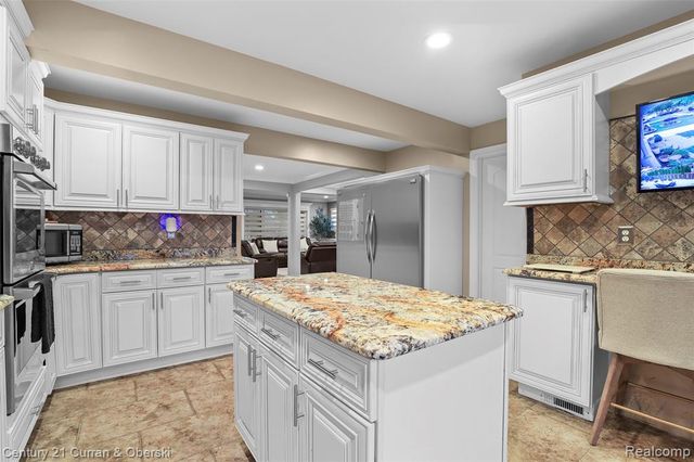 6446 Oakman Boulevard, Dearborn, MI 48126
