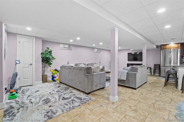 6446 Oakman Boulevard, Dearborn, MI 48126