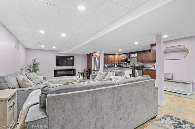 6446 Oakman Boulevard, Dearborn, MI 48126