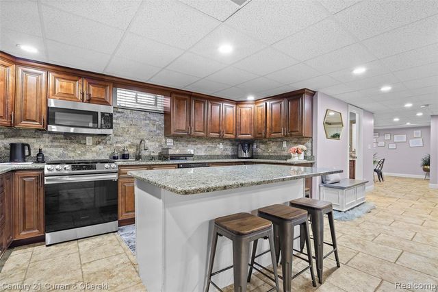 6446 Oakman Boulevard, Dearborn, MI 48126