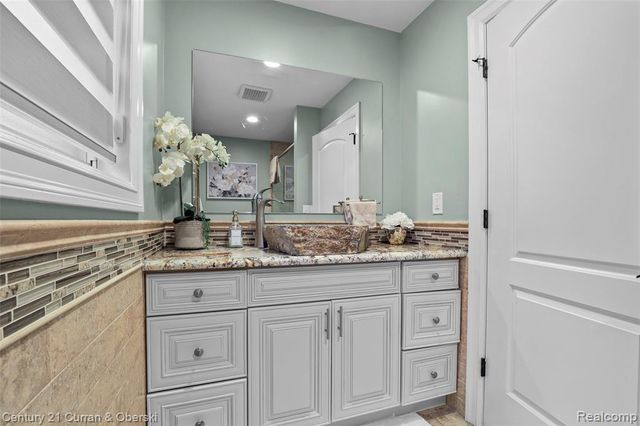 6446 Oakman Boulevard, Dearborn, MI 48126