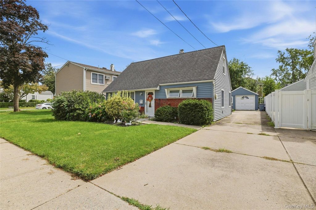 22 Fulton Avenue, New Hyde Park, NY 11040 — photo 2