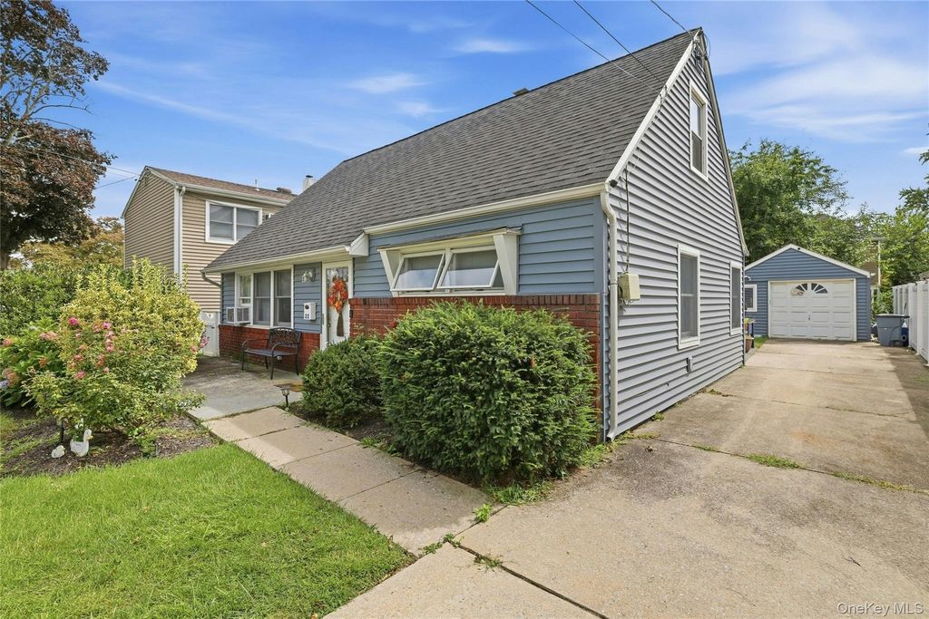 22 Fulton Avenue, New Hyde Park, NY 11040 — photo 3