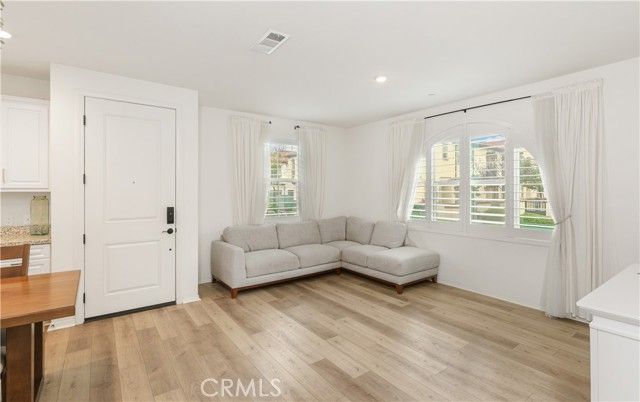 2818 E Berry Loop Privado 76, Ontario, CA 91761