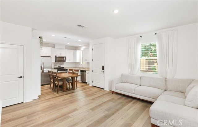 2818 E Berry Loop Privado 76, Ontario, CA 91761