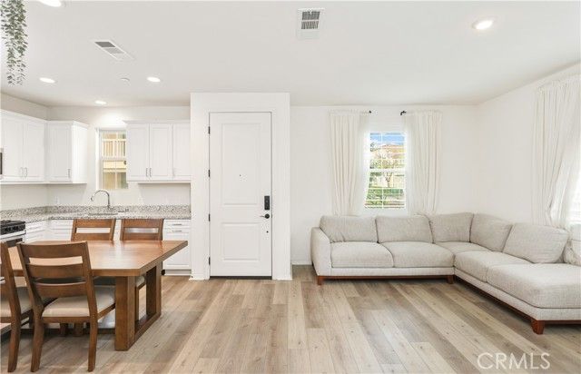 2818 E Berry Loop Privado 76, Ontario, CA 91761