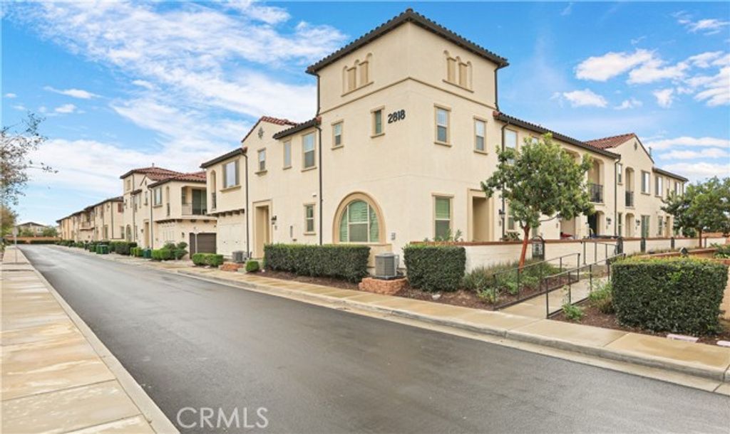 2818 E Berry Loop Privado 76, Ontario, CA 91761