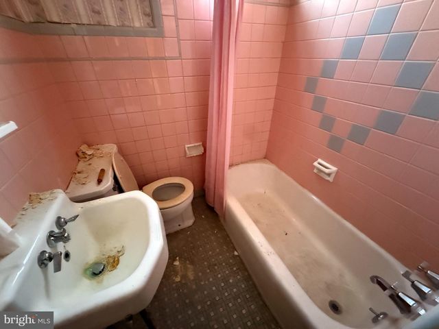 1615 WOLF ST, Philadelphia, PA 19145