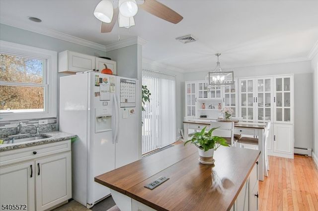 21 Beacon Rd, Hopatcong Boro, NJ 07843