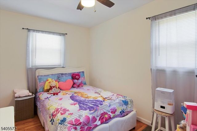 21 Beacon Rd, Hopatcong Boro, NJ 07843