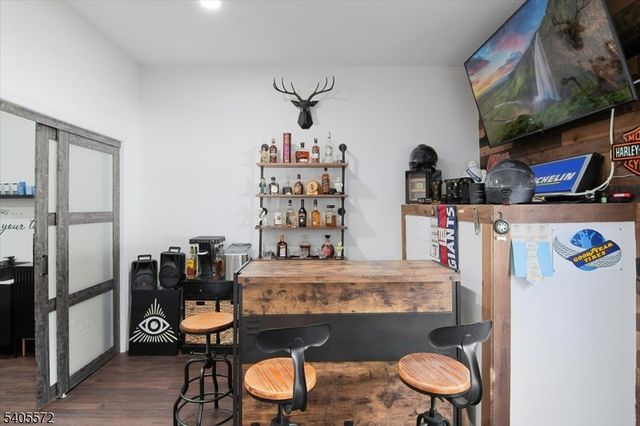 21 Beacon Rd, Hopatcong Boro, NJ 07843