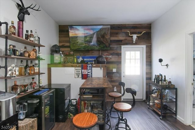 21 Beacon Rd, Hopatcong Boro, NJ 07843