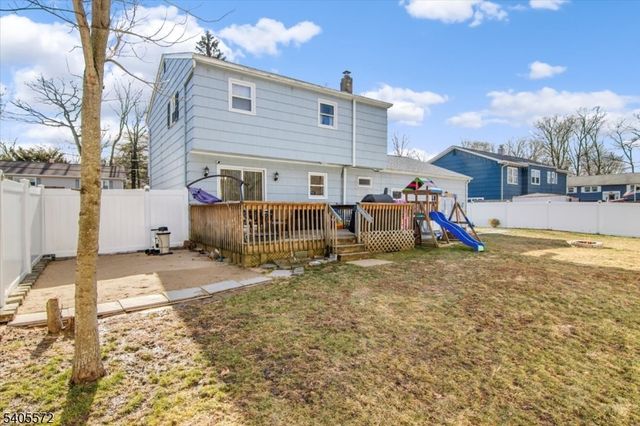 21 Beacon Rd, Hopatcong Boro, NJ 07843