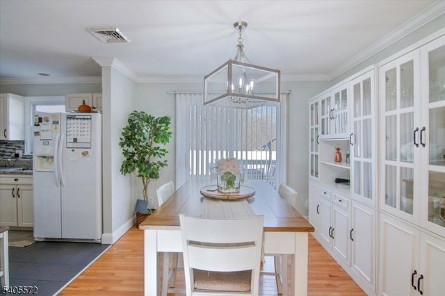 21 Beacon Rd, Hopatcong Boro, NJ 07843