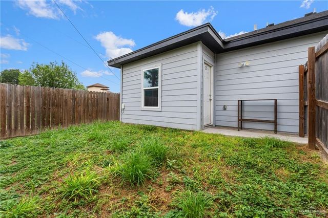 913 W Hackberry Avenue, Alamo, TX 78516