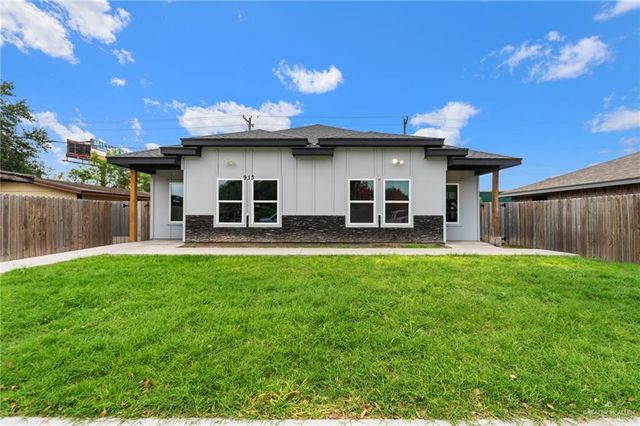 913 W Hackberry Avenue, Alamo, TX 78516