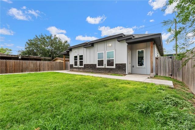 913 W Hackberry Avenue, Alamo, TX 78516